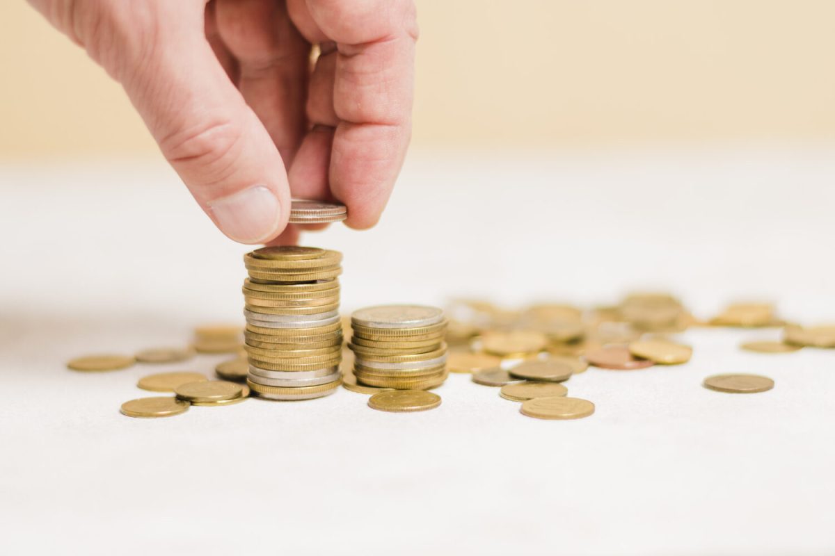 businessman-calculating-money (1)