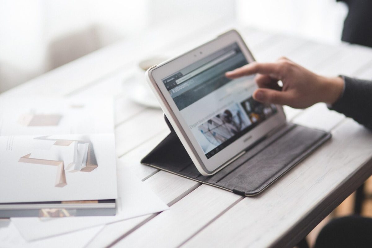 businessman-working-with-tablet (1)