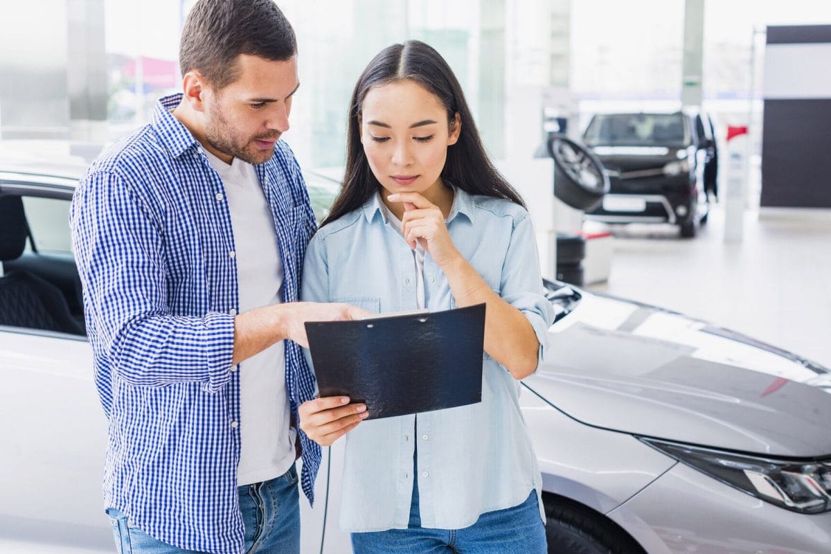 couple-car-dealership (1)