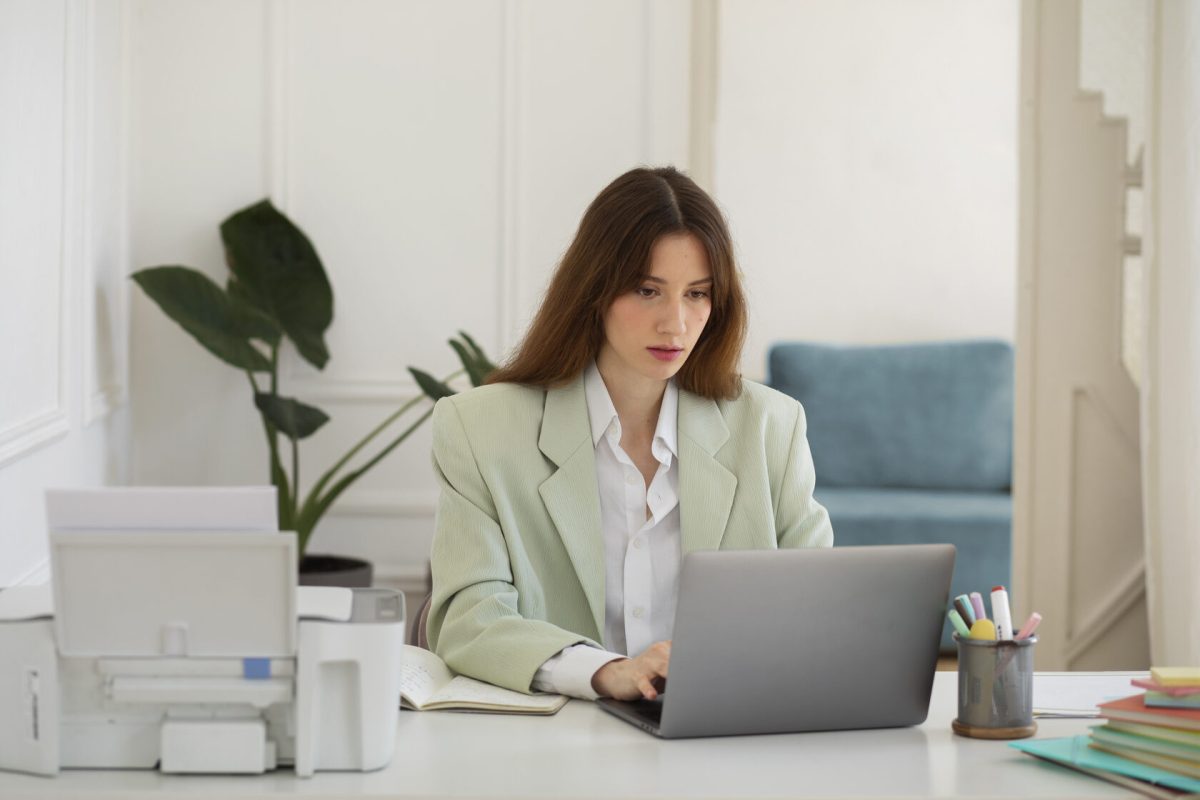 medium-shot-woman-working-laptop (1)
