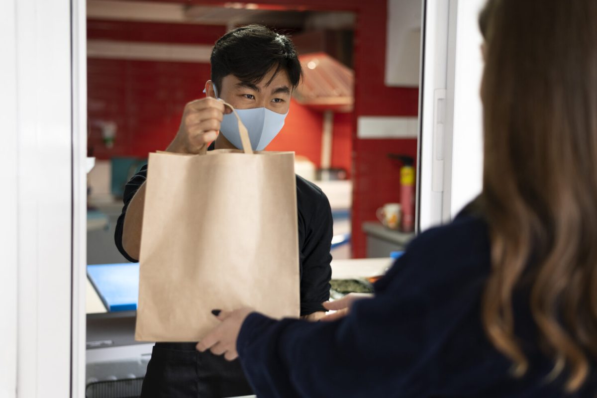 restaurant-worker-handing-order-client (1)